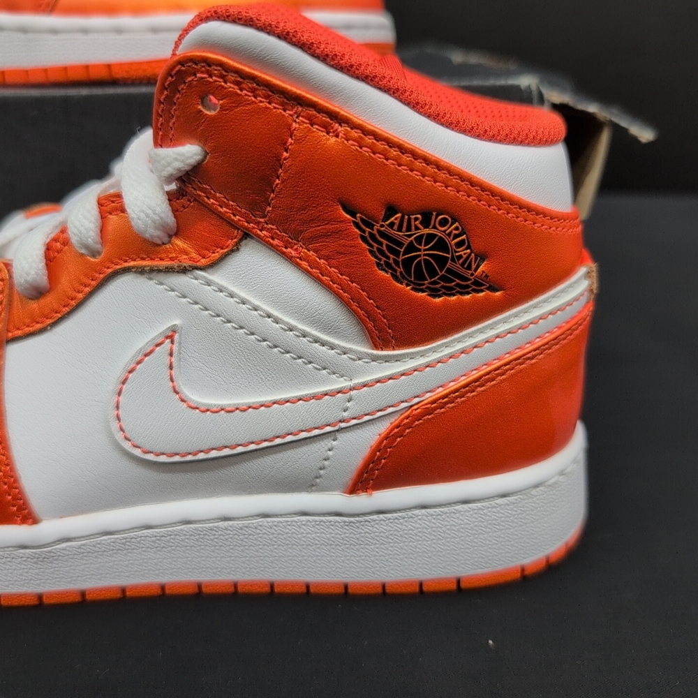Nike Air Jordan 1 Mid SE Boys Sneaker Shoes Size 4.5Y Metallic Orange DM4228 800 - Picture 2 of 13